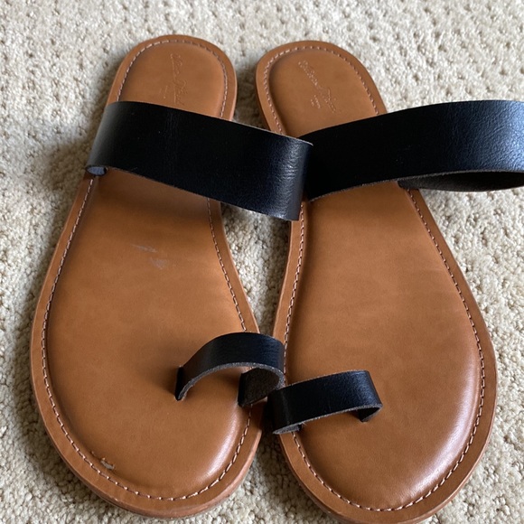Universal Thread Sandals - Picture 2 of 4